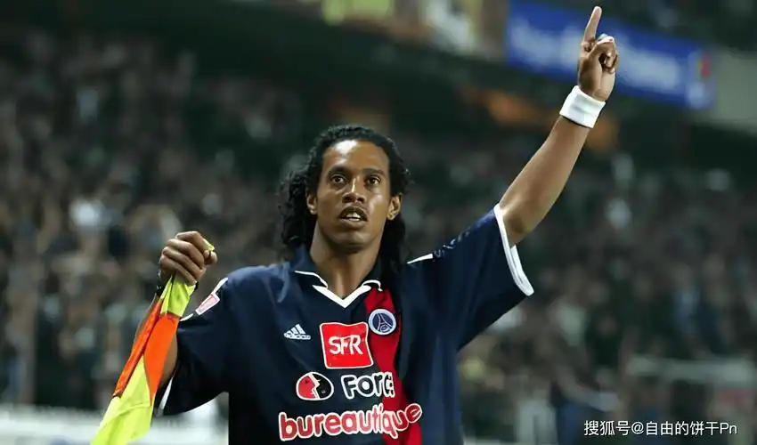 幸运穿搭，图片报：科瓦奇穿蓝毛衣绿裤子时多特在德甲没输过.