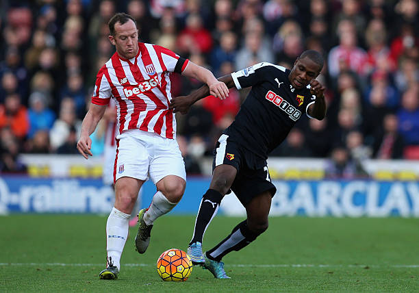 切尔西发布下赛季主场球衣:深浅蓝色纹理冲撞印花+红白装饰.