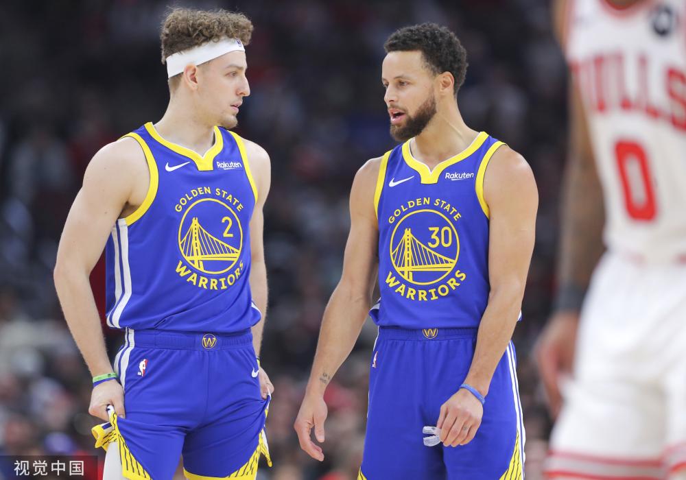 2025中国足球甲级联赛第15轮，青岛红狮队主场作战.